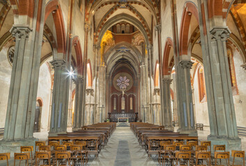 Obraz premium VERCELLI, ITALY - JANUARY 16, 2026: The nave of church Basilica di San Andrea