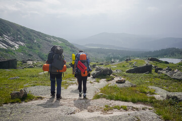 Fototapeta premium Hikers in the Ergaki Nature Reserve