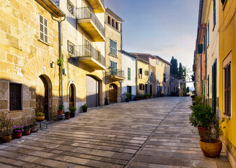 Fototapeta premium Street Scene, Traditional Architecture, Alcúdia, Mallorca, Balearic Islands, Spain, Europe