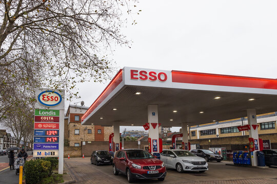 Esso petrol station with cars fueling up. London, UK, 25 December 2023