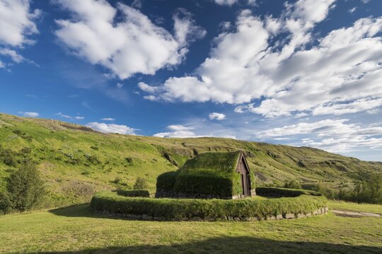 Wooden and peat buildings, replica, Viking farmhouse St&ouml;ng, open-air museum &THORN;j&oacute;&eth;veldisb&aelig;r, &THORN;j&oacute;rs&aacute;rdalsvegur, Iceland