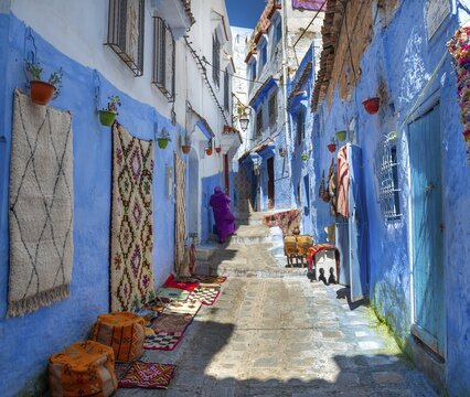 Carpets hanging on a blue house wall, narrow alleyway, blue houses, medina of Chefchaouen, Chaouen, Tangier-T&eacute;touan, Morocco
