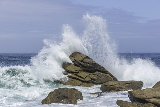 Waves crash against a rock, Plouguerneau, D&eacute;partement Finist&egrave;re, France