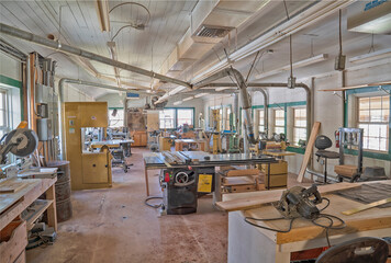 Wood workshop area in a country school © Manuel