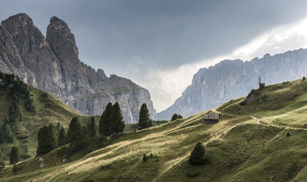 Val Gardena Pass, Passo Gardena, 2121m, at the back of Murfreitspitze and Wesselyturm, nature park Park Puez-Geisler, Dolomites, Selva di Val Gardena, South Tyrol, Trentino-Alto Adige, Italy