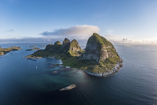 Tr&aelig;na Island, Traena, Sanna, Helgeland Coast, Nordland, Norway