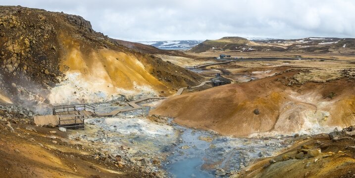 Boardwalk over steaming ground, mineral deposits, Selt&uacute;n geothermal area, Kr&yacute;suv&iacute;k volcanic system, Reykjanesf&oacute;lkvangur conservation area, Iceland