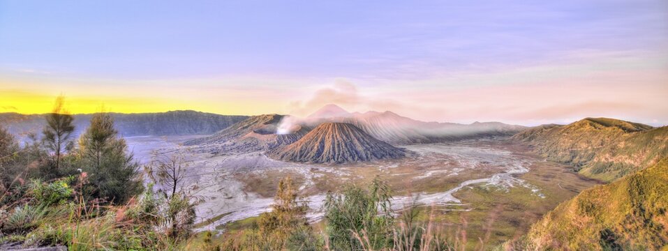 Sunrise, smoking volcano Mount Bromo, Mt. Batok at front, Mt. Kursi at back, Mt. Gunung Semeru, Bromo Tengger Semeru National Park, Java, Indonesia
