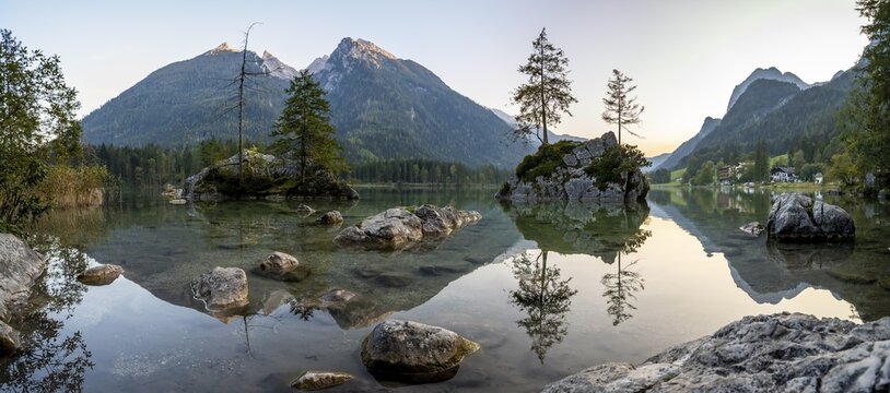 Hintersee, behind Hochkalter, Berchtesgaden National Park, Ramsau, Upper Bavaria, Bavaria, Germany