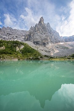 Turquoise green Sorapis lake, Lago di Sorapis with reflection and mountain top Dito di Dio, Dolomites, Belluno, Italy