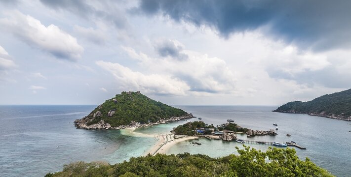 View across Koh Nang Yuan or Nangyuan, near Koh Tao, Gulf of Thailand, Thailand