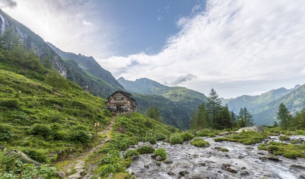 Golling Hut, cabin with mountain stream, Rohrmoos-Untertal, Schladming Tauern, Styria, Austria