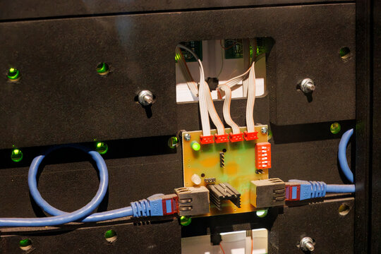 Connections between servers supporting artificial intelligence in data centers.