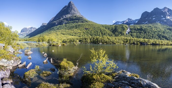 Lake Litlvatnet in Innerdalen High Valley, Innerdalst&aring;rnet Mountain, Trollheimen Mountain Area, Sunndal, M&oslash;re og Romsdal, Vestlandet, Norway