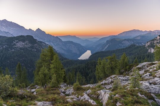 Mountain panorama, view over the K&ouml;nigssee from the Feldkogel, on the left Watzmann S&uuml;dspitze and Watzmann-Kinder, on the right Funtenseetauern, sunset, National Park Berchtesgaden, Berchtesgaden area, Oberbayern, Bavaria, Germany