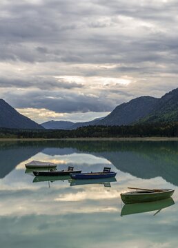 Rowing boats in Sylvenstein lake, Sylvenstein reservoir, cloudy sky, near Lenggries, Isarwinkel, aerial view, Upper Bavaria, Bavaria, Germany