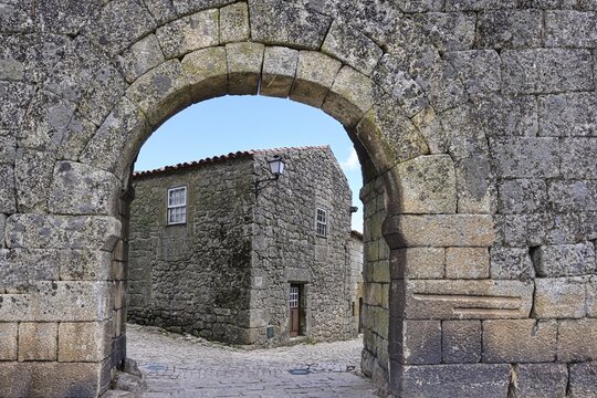 Entrance gate to the old city, Sortelha, Serra da Estrela, Beira Alta, Portugal
