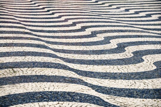 Black and white undulating plaster motif, Rossio, Pra&ccedil;a Rossio, Lisbon, Portugal
