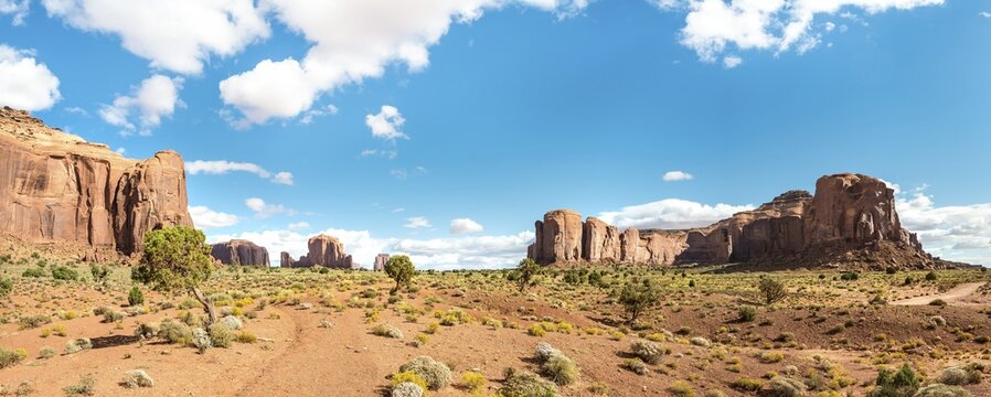 Scenic Drive, mesas, Monument Valley, Monument Valley Navajo Tribal Park, Navajo Nation, Arizona, Utah, USA