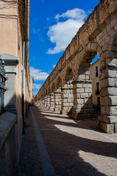 Acueducto de Segovia visto desde la Calle Almira