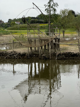 Struttura in legno per pesca nel Padule