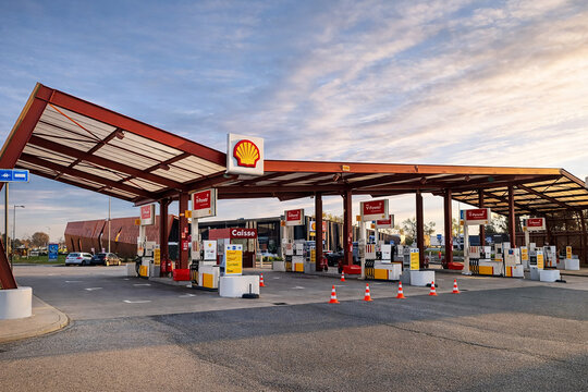 station service de marque Shell sur l'autoroute A7