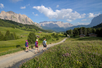 Obraz premium Family trip in the Odles Group, Dolomites, Alps, Italy