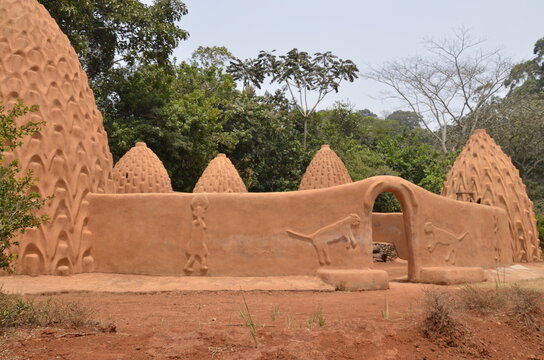 The houses of the Mousgoum people in the far northern province of Cameroon. They are shaped like shells. They are made of earth, herbs and bovine extremity.