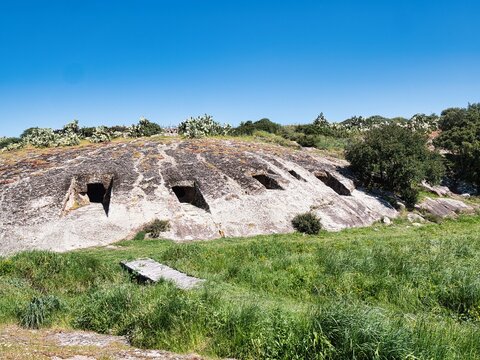 Le domus de janas genna e salixi