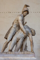 Obraz premium Sculpture of Menelaus supporting body of Patroclus in Loggia dei Lanzi building on Signoria square, Florence, Italy
