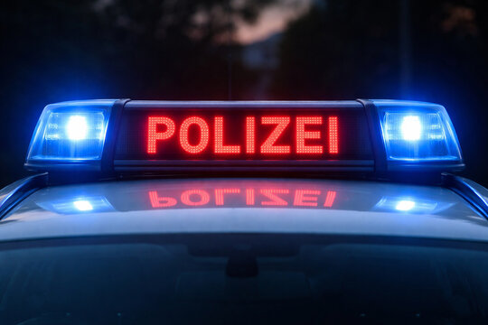 Polizeifahrzeug mit Blaulicht