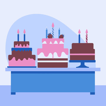 Tre torte di compleanno a pi&ugrave; strati su un tavolo, decorate con candele e fragole, in uno stile piatto.