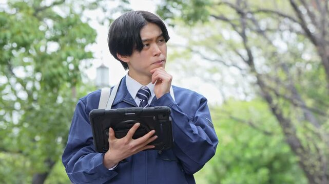 作業着を着た男性