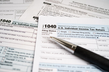 Obraz premium Tax Return form 1040 with pencil, U.S. Individual Income.