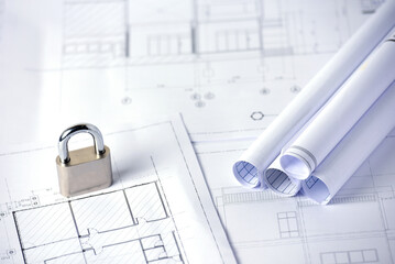 A key lock on several drawings for the project engineer jobs © Rassarin
