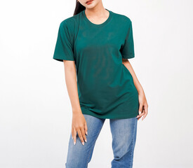 Obraz premium A woman with long black hair wearing a plain green t-shirt and blue jeans, with her hands at her sides, and a white background.
