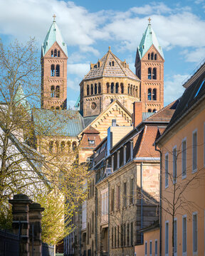 Altstadt Blick auf den Dom in Speyer aus der gro&szlig;en Himmelsgasse