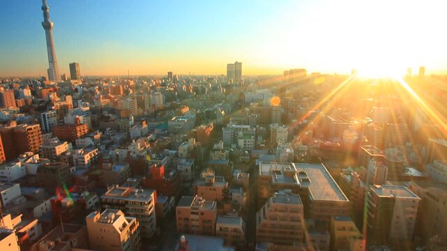 東京スカイツリーと錦糸町方向の街並と朝日