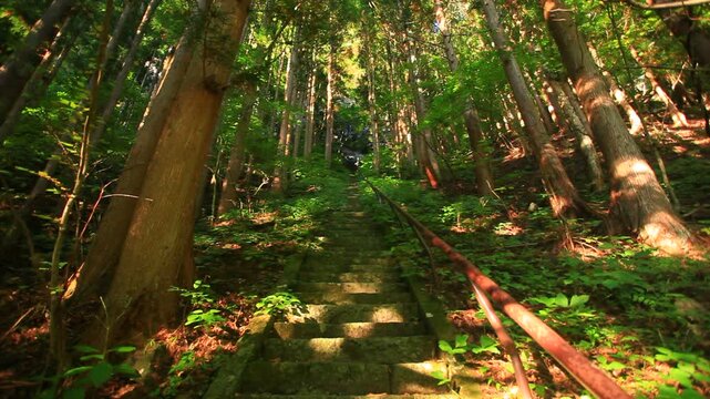岩谷観音参道の階段
