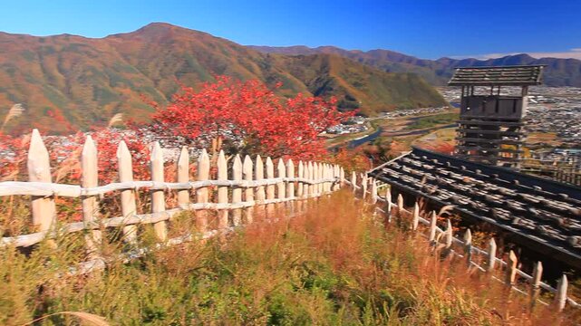 荒砥城跡と坂城市街遠望と岩井堂山などの山並み