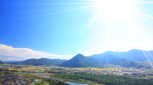 比丘尼石と千曲川と太陽の光芒