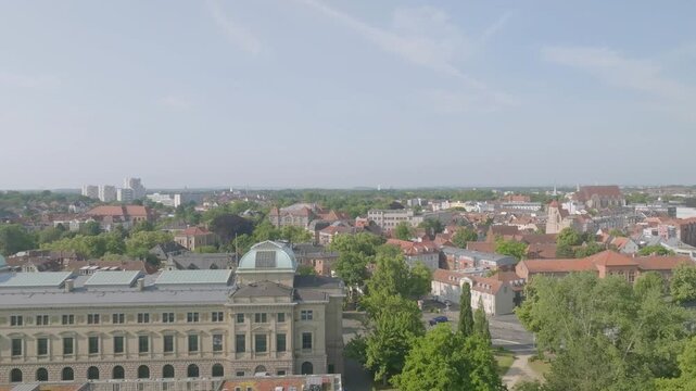 Luftaufnahme des Herzog Anton Ulrich Museums in Braunschweig mit Theaterpark