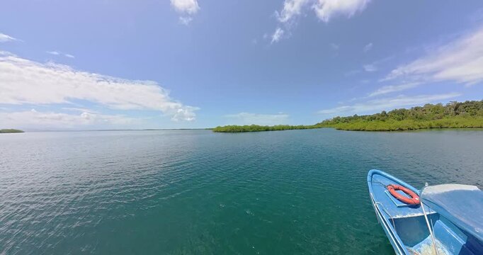 Speedboat ride through tropical islands of Bocas del Toro Panama