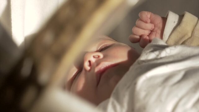 Nouveau-n&eacute; b&eacute;b&eacute; en Tran de dormir