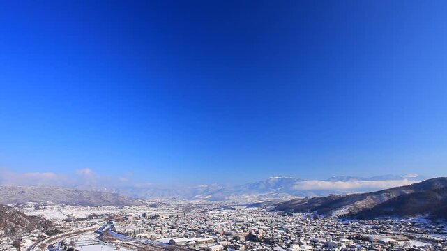丸子城跡の二の丸から望む松本街道と丸子市街と烏帽子岳と浅間山