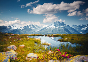 Fototapeta premium Spectacular view of the high-altitude lake Lac Blanc, surrounded by snow-capped mountains. Chamonix resort, France, Europe.