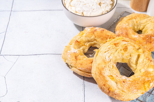 Cottage cheese bagels