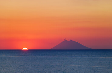 Fototapeta premium stromboli volcano, calabria, italy, sunset