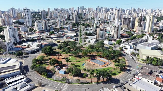 Goi&acirc;nia, Setor Aeroporto, Pra&ccedil;a do Avi&atilde;o, com vista geral da cidade ao fundo