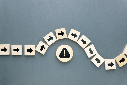 Arrows adjust direction to avoid risk and continue forward, representing business agility, flexibility, and adaptation to changing conditions